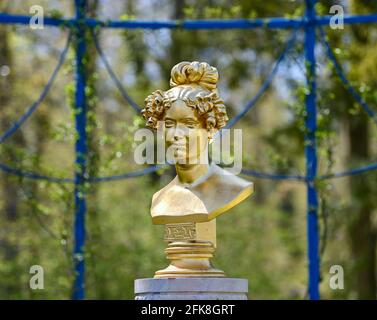 Cottbus, Germany. 27th Apr, 2021. The golden bust of the opera singer Henriette Sontag (1806-1854) at Branitz Castle to mark the 175th anniversary year of the Branitz Park Landscape of the Prince Pückler Museum Foundation. The soprano was one of the legendary female figures in Pückler's life. Credit: Patrick Pleul/dpa-Zentralbild/ZB/dpa/Alamy Live News Stock Photo