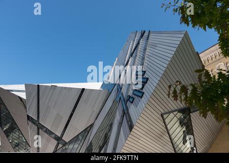 Royal Ontario Museum (ROM) - Toronto - detail of entrance profile on Bloor Street, feat. Daniel Libeskind's Michael Lee-Chin Crystal additions Stock Photo