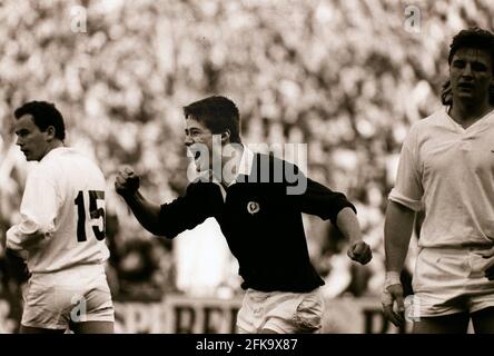 Tony Stranger celebrates Scotlands 13-7 grand Slam Victory over England in Murrayfield in 1990  Rugby Union  Five Nations Championship Stock Photo