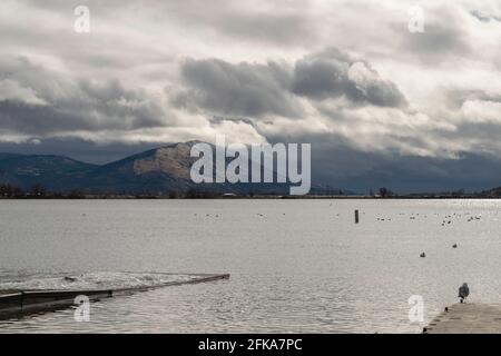 Clouds gather over Stukel Mountain next to Lake Ewauna in Klamath Falls, Oregon. Stock Photo