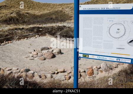 Norddorf, Germany. 28th Apr, 2021. A burial mound from the Bronze Age can be seen as a monument in the dunes on the beach. Credit: Frank Molter/dpa/Alamy Live News Stock Photo