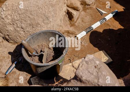 Norddorf, Germany. 28th Apr, 2021. Working utensils lying at the excavation site. In Norddorf on Amrum, a team from the Schleswig-Holstein State Archaeological Office is excavating a burial mound with the Frisian proper name 'Naiarhuuch' (Norddorf LA 12) in advance of a construction project. The work is scheduled for completion in May 2021. Credit: Frank Molter/dpa/Alamy Live News Stock Photo