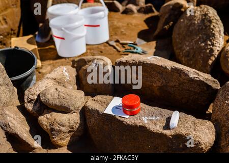 Norddorf, Germany. 28th Apr, 2021. Working utensils lying at the excavation site. In Norddorf on Amrum, a team from the Schleswig-Holstein State Archaeological Office is excavating a burial mound with the Frisian proper name 'Naiarhuuch' (Norddorf LA 12) in advance of a construction project. The work is scheduled for completion in May 2021. Credit: Frank Molter/dpa/Alamy Live News Stock Photo