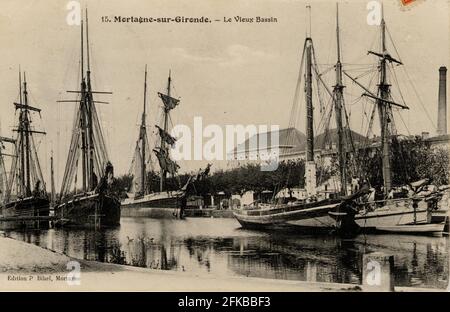 MORTAGNE-SUR-GIRONDE. French department: 17 - Charente-Maritime Postcard End of 19th century - beginning of 20th century Stock Photo