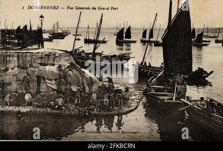 DOUARNENEZ. French department: 29 - Finistère. Region: Brittany. Postcard End of 19th century - beginning of 20th century Stock Photo