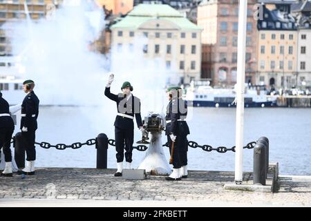The Swedish Armed Forces' salute to King Carl XVI Gustaf of Sweden on his 75th birthday on Skeppsholmen in Stockholm, Sweden, on April 30, 2021. Photo: Carl-Olof Zimmerman / TT code 12050 Stock Photo