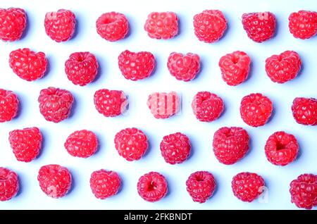Bunch of fresh organic raspberry berries in seamless ornament pattern, white background. Clean eating concept. Healthy nutritious vegan snack, tasty r Stock Photo