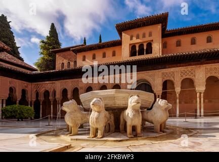 The Court of the Lions (Patio de los Leones) in the Palace of the Lions, Alhambra, UNESCO World Heritage Site, Granada, Andalusia, Spain, Europe Stock Photo
