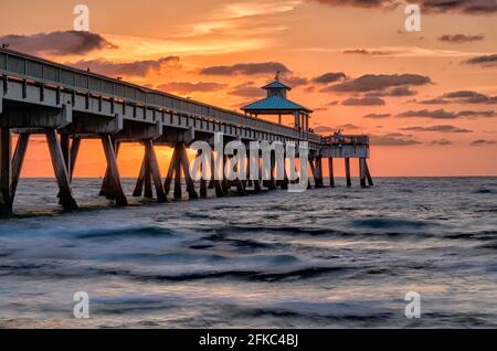 Sunrise at the Deerfield Beach International Fishing Pier on the Atlantic Coast Stock Photo