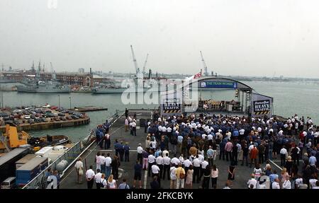 STATUS QUO CONCERT ABOARD HMS ARK ROYAL AT PORTSMOUTH. PIC MIKE WALKER, 2002 Stock Photo