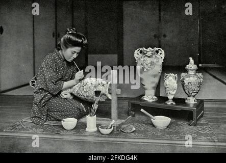 Painting pottery for export - Japan, circa 1900 Stock Photo