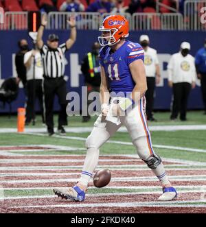 Florida quarterback Kyle Trask (11) throws a pass in front of LSU ...