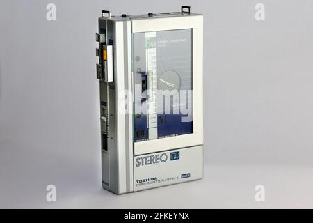 動作品)STEREO CASSETE PLAYER KT-4129 動作品)STEREO CASSETE PLAYER KT-4129 - メルカリ