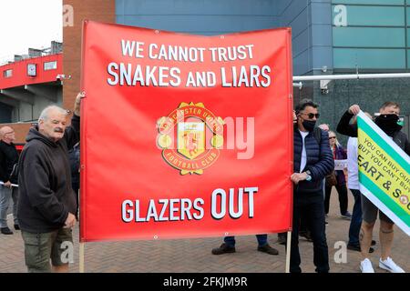 Manchester United fans protest outside Old Trafford Stock Photo