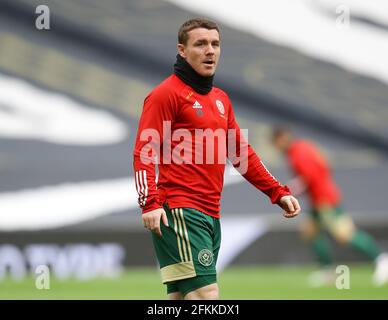 London, England, 2nd May 2021. John Fleck of Sheffield Utd warms up during the Premier League match at the Tottenham Hotspur Stadium, London. Picture credit should read: David Klein / Sportimage Credit: Sportimage/Alamy Live News Stock Photo