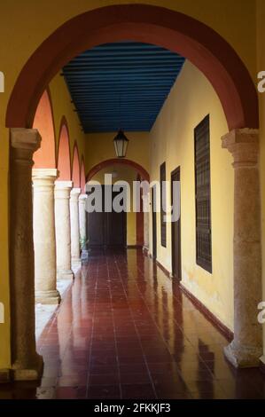 La Casa del Teniente del Rey en Campeche es una casa habitación construida en el siglo XVIII. En ella habitaba el Teniente del Rey, título de tipo dip Stock Photo