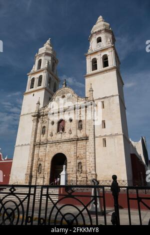 La catedral de Campeche se levanta en el sitio donde estuvo la primera capilla católica, dedicada a Nuestra Señora de la Inmaculada Concepción, luego Stock Photo