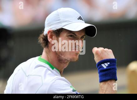 WIMBLEDON 2011. 7th Day. ANDY MURRAY DURING HIS MATCH WITH RICHARD GASQUET. MURRAY WINS. 27/6/2011. PICTURE DAVID ASHDOWN Stock Photo