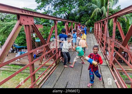 SRIMANGAL, BANGLADESH - NOVEMBER 4, 2016: Children on a pedestrian overpass over the Train Station in Srimangal, Bangladesh Stock Photo