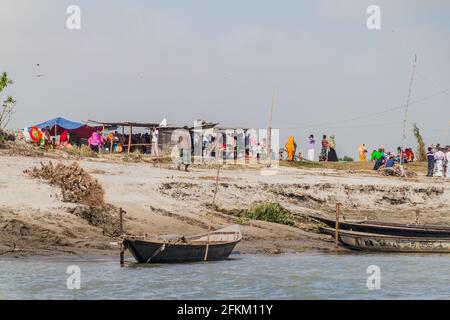 JAMUNA, BANGLADESH - NOVEMBER 7, 2016: Local people on a char sandbank island in Jamuna river near Bogra, Bangladesh. Stock Photo