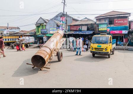 KHULNA, BANGLADESH - NOVEMBER 12, 2016: Street traffic near the train station in Khulna, Bangladesh Stock Photo