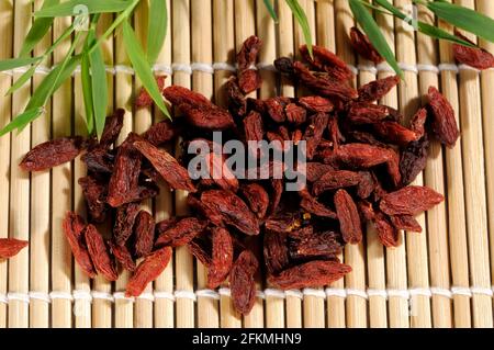 Goji berries (Lycii Fructus), tea mixture, Chinese medicine Stock Photo ...