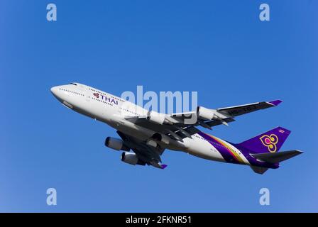 THAI航空 ボーイング747モデル HS-TGJ File:243bp - Thai Airways International Boeing 747-300, HS