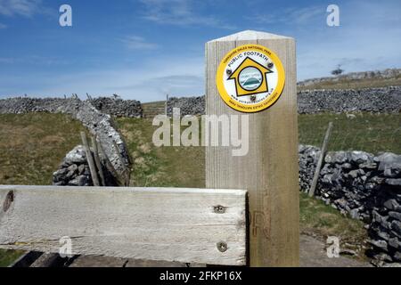 Yellow Round Metal Marker on Gatepost near Grassington on the Dales Way Long Distance Footpath in the Yorkshire Dales National Park, England, UK. Stock Photo