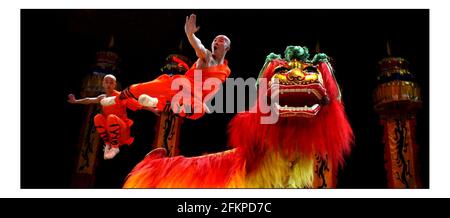The Chinese state Circus featuring Shaolin Wu-Shu Warriors and artists from Peking Opera at the Queen Elizabeth Hall South bank Centre 23dec 2005 to 6 jan 2006pic David Sandison 22/12/2005 Stock Photo