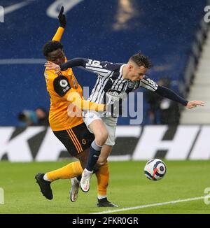 Wolverhampton Wanderers Owen Otasowie Left And Chelsea S Mason Mount Battle For The Ball During The Premier League Match At Molineux Wolverhampton Stock Photo Alamy