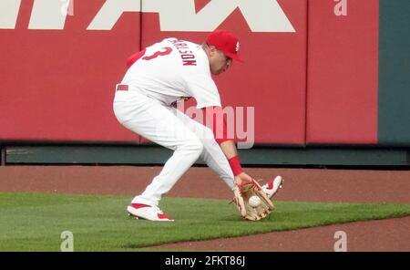 New York Mets' Pete Alonso runs between bases during game two of the ...