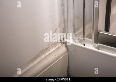 Rain water leaks on the wall causing damage and peeling paint Stock Photo