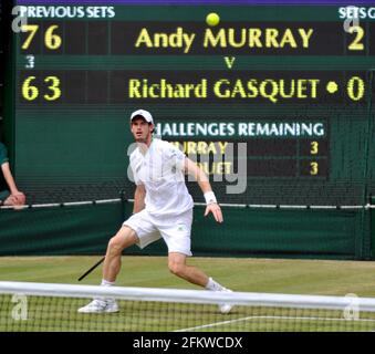 WIMBLEDON 2011. 7th Day. ANDY MURRAY DURING HIS MATCH WITH RICHARD GASQUET.  27/6/2011. PICTURE DAVID ASHDOWN Stock Photo