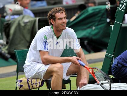 WIMBLEDON 2011. 7th Day. ANDY MURRAY DURING HIS MATCH WITH RICHARD GASQUET. MURRAY WINS. 27/6/2011. PICTURE DAVID ASHDOWN Stock Photo