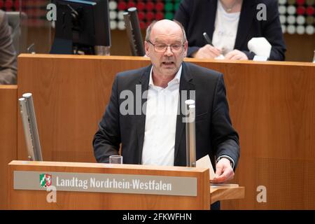 Duesseldorf, Deutschland. 30th Apr, 2021. Rainer SCHMELTZER, SPD parliamentary group, during his speech, 127th plenary session in the state parliament of North Rhine-Westphalia NRW, Duesseldorf on April 30th, 2021, | usage worldwide Credit: dpa/Alamy Live News Stock Photo