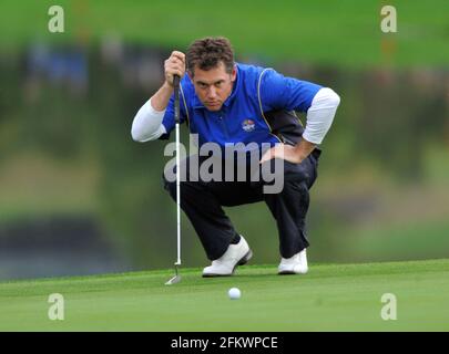 2010 38TH RYDER CUP AT CELTIC MANOR RESORT WALES. 1/10/2010, 1st DAY .LEE WESTWOOD 6TH GREEN.  PICTURE DAVID ASHDOWN Stock Photo