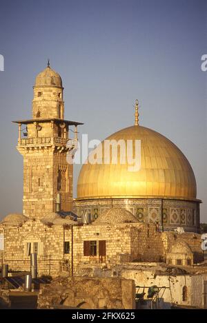 The Dome of the Rock (Qubbat as-Sakhra) at sunset, Temple Mount, Old City, Jerusalem, Israel Stock Photo