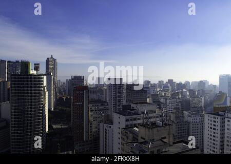 Sao Paulo, Sao Paulo, Brasil. 4th May, 2021. (INT) Weather in Sao Paulo: May 4, 2021, Sao Paulo, Brazil: Autumn with sunny day and mild temperature in downtown Sao Paulo, this Tuesday morning (4).Credit: Leco Viana/TheNews2 Credit: Leco Viana/TheNEWS2/ZUMA Wire/Alamy Live News Stock Photo