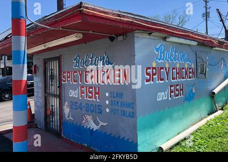 Nashville, United States. 02nd May, 2021. Bolton's Spicy Chicken and Fish is seen on Main Street in on April 30, 2021. Bolton's is known for its spicy hot chicken and offers five levels of spice: Non-Spicy, Lite Mild, Mild, Hot and Extra Hot. (Photo by Samuel Rigelhaupt/Sipa USA) Credit: Sipa USA/Alamy Live News Stock Photo
