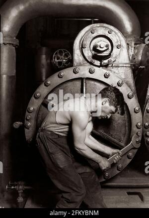 Lewis Hine (1874-1940) 'Power house mechanic working on steam pump' 1920. Vintage print. Records of the Work Projects Administration. (69-RH-4L-2) Stock Photo