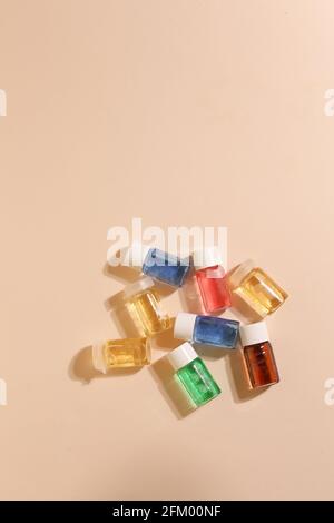 https://l450v.alamy.com/450v/2fm00nf/hair-dye-kit-samples-of-different-colors-on-neutral-background-2fm00nf.jpg