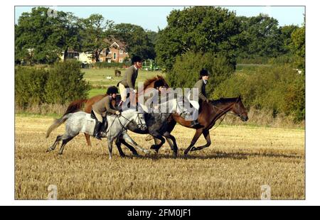 The Worsley family Graham, Georgie and kids Hector and Tabitha take part in the Old Surrey Berstow and Kent hunt, Near Blindley HeathPHOTOGRAPH BY DAVID SANDISON 15/9/2004 Stock Photo