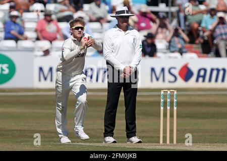 Dom Bess in bowling action for Somerset during Essex CCC vs Somerset CCC, Specsavers County Championship Division 1 Cricket at The Cloudfm County Grou Stock Photo