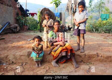 Tribal Woman with her kids at Korrakothavalasa village, Araku, Andhra Pradesh, India. KONDHU TRIBE Stock Photo