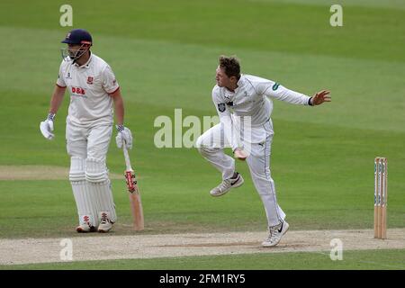 Dom Bess in bowling action for Yorkshire during Yorkshire CCC vs Essex CCC, Specsavers County Championship Division 1 Cricket at Emerald Headingley Cr Stock Photo