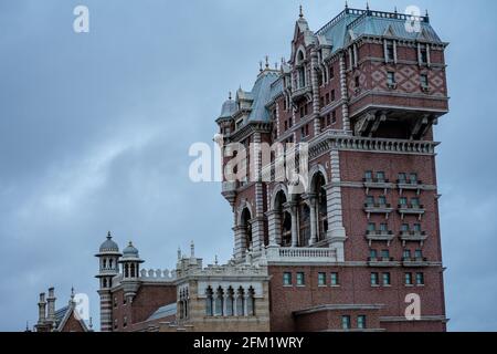 URAYASU, CHIBA, JAPAN - Sep 25, 2020: An evening side shot of the tower of terror ride attraction in Tokyo Disney Sea located in Urayasu, Chiba, Japan Stock Photo