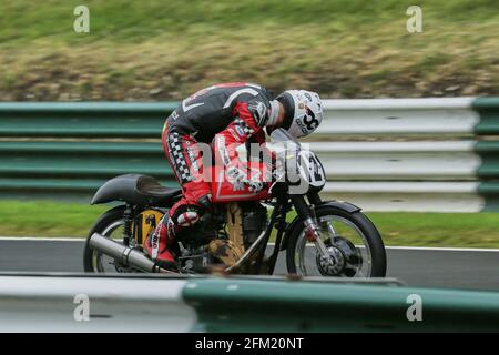 Mike 'Spike' Edwards looks over his shoulder on his 500cc Matchless G50 during a British Historic GP race at the Cadwell International Classic 2015 Stock Photo