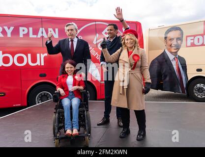 Glasgow, Scotland, UK. 5 May 2021. Scottish Labour Leader Anas Sarwar and former Prime Minister Gordon Brown appear at an eve of polls drive-in campaign rally in Glasgow today. Labour candidate Pam Duncan-Glancy and Pauline McNeill on stage with Gordon Brown and Anas Sarwar.   Iain Masterton/Alamy Live News Stock Photo
