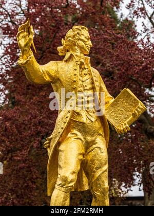 Thomas Paine Thetford - Statue of Thomas Paine one of the Founding Fathers of the USA - Born Thetford Norfolk UK - Sculptor Sir Charles Thomas Wheeler Stock Photo