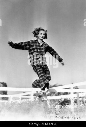 CAROLE LOMBARD 1937 candid portrait on her ranch on the outskirts of Hollywood publicity for Paramount Pictures Stock Photo